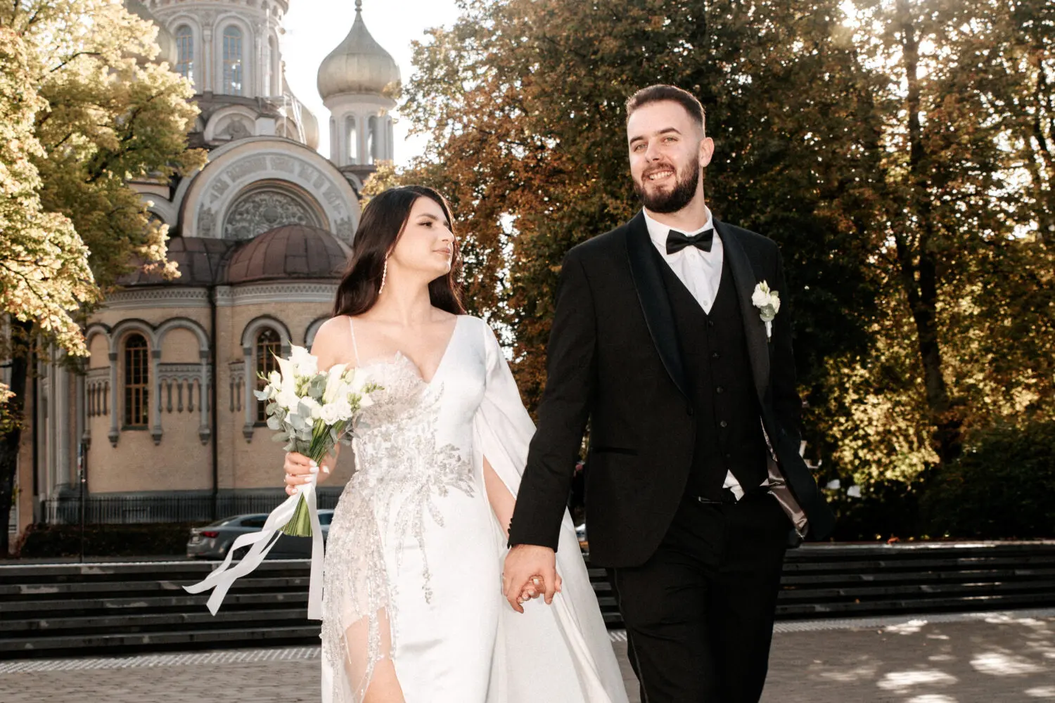 Vestuvinės poros fotosesija pasivaikščiojimas Vilniaus senamiesčio gatvelėmis